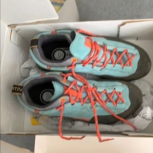 La Sportiva Approach Shoes Boulder x